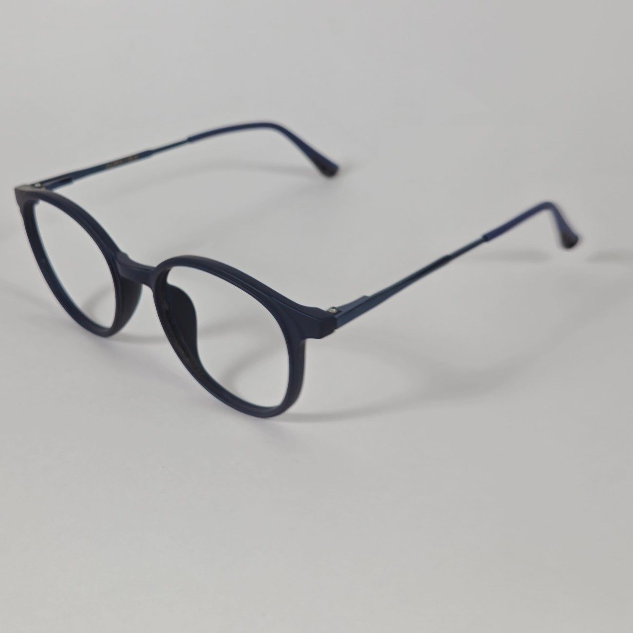 Round Trendy Frame - Holly Wood