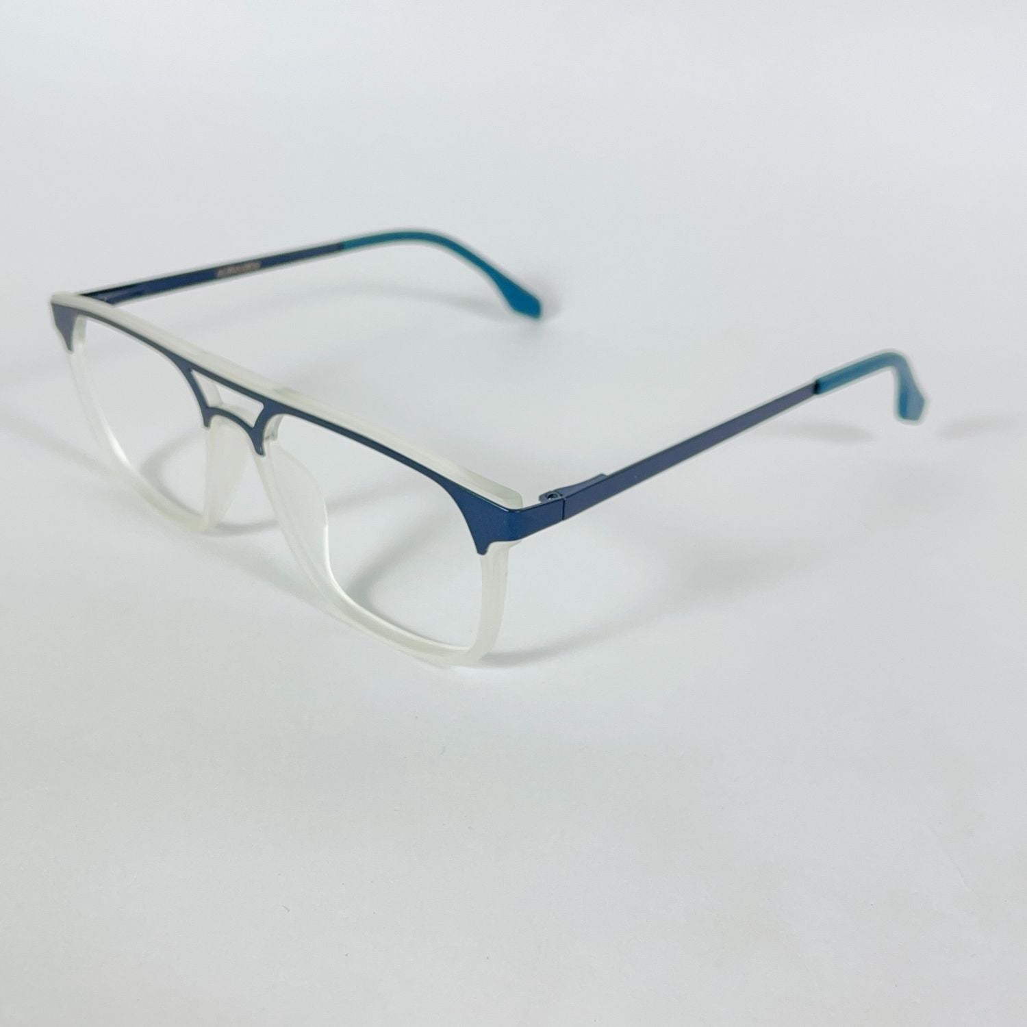 SteelGaze – Premium Gradient Frame