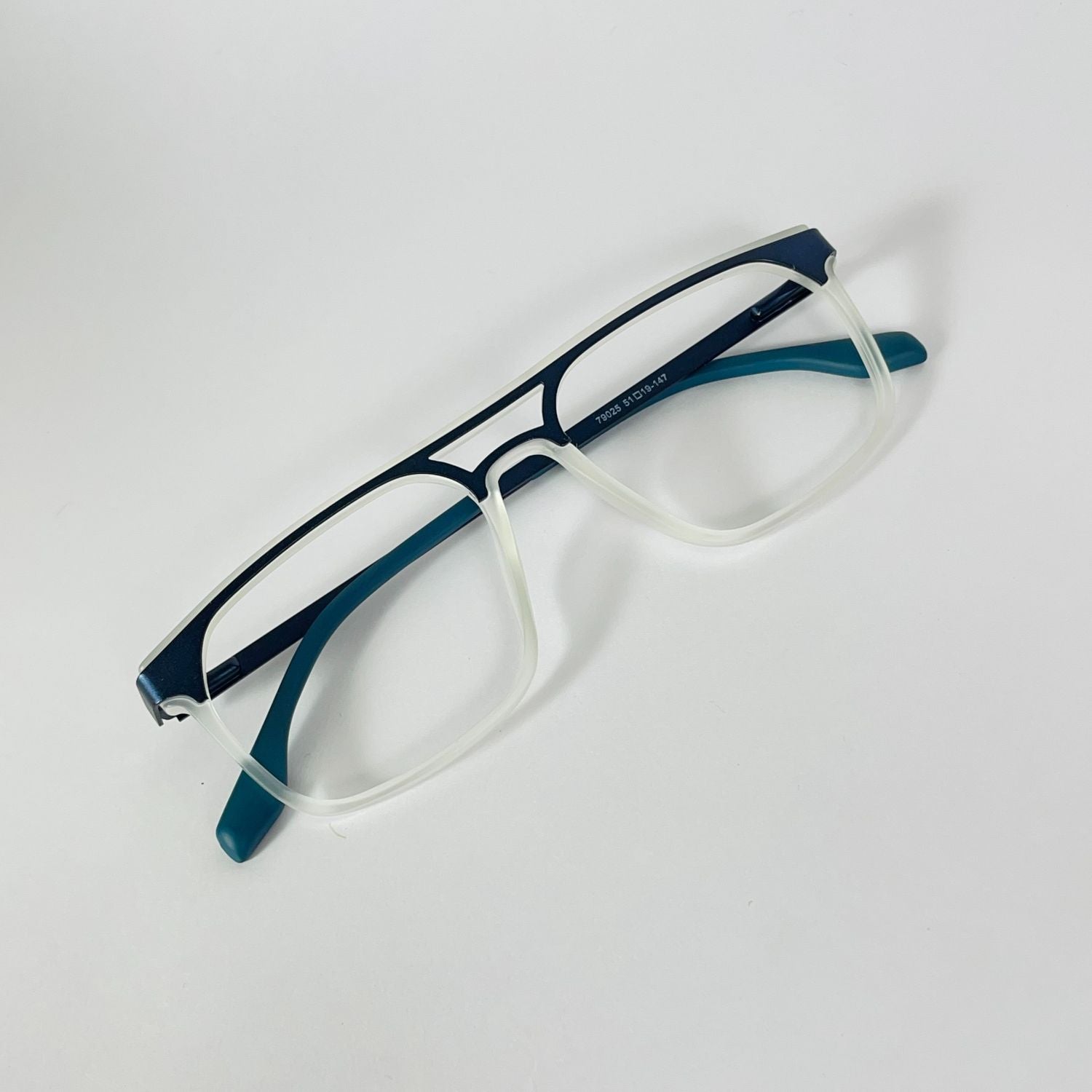 SteelGaze – Premium Gradient Frame