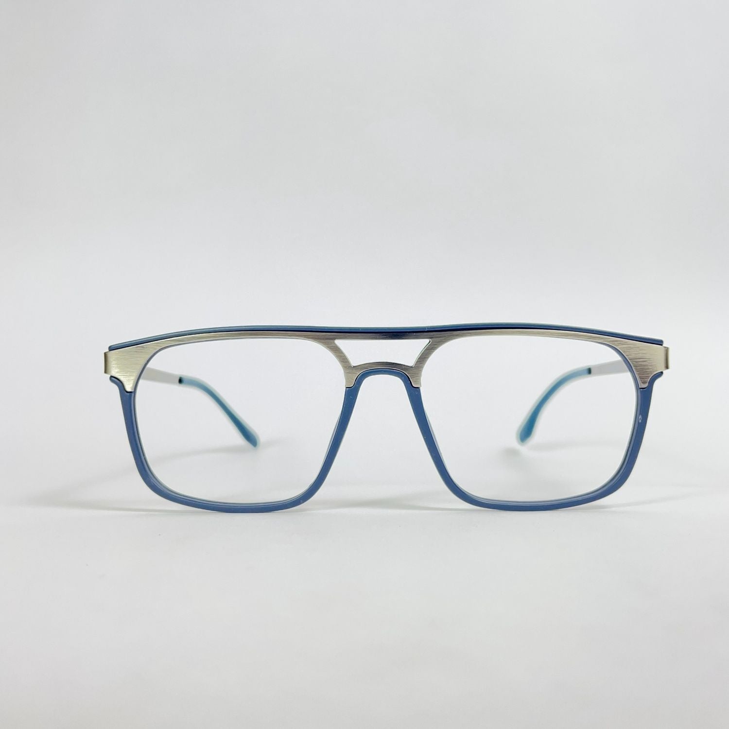 SteelGaze – Premium Gradient Frame