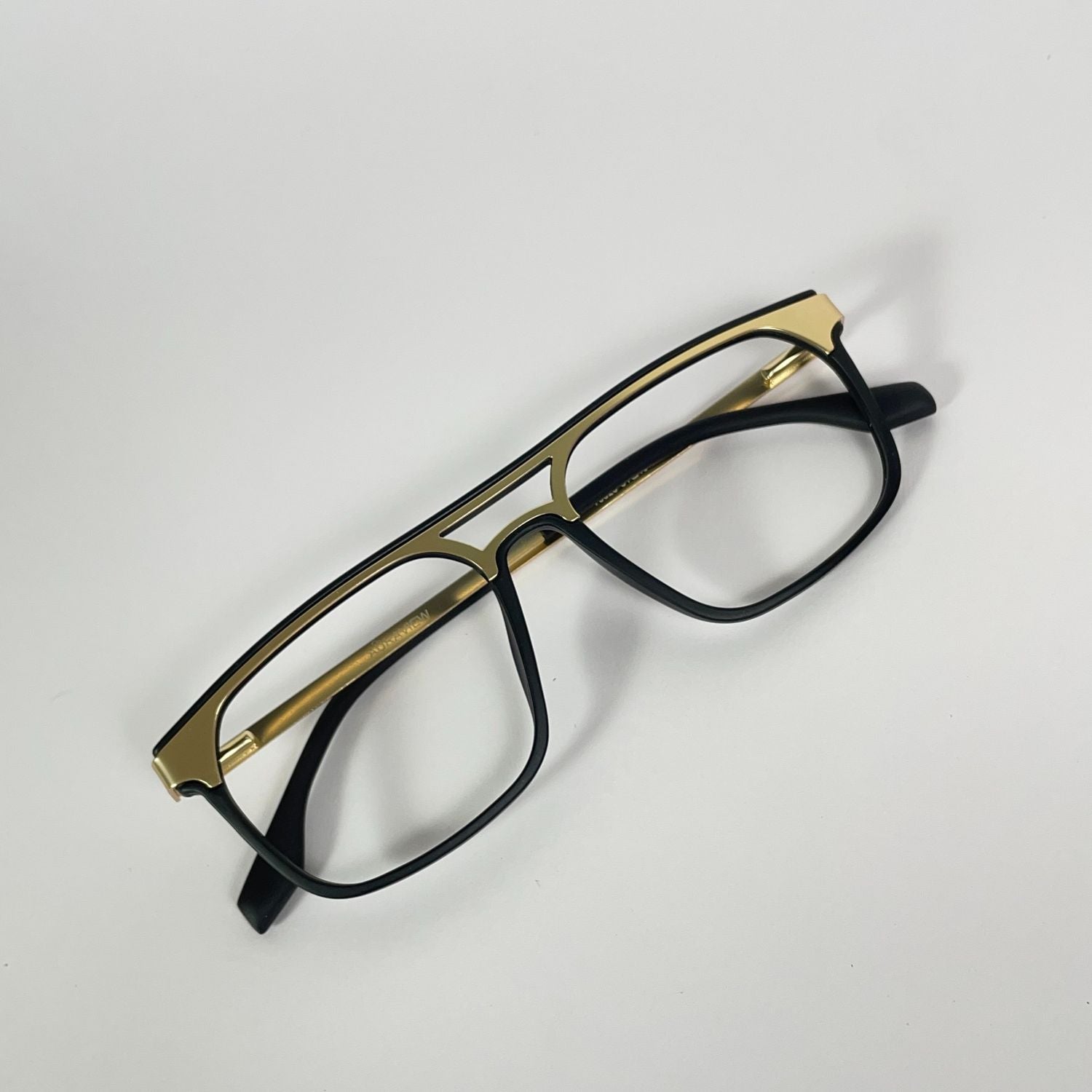 SteelGaze – Premium Gradient Frame