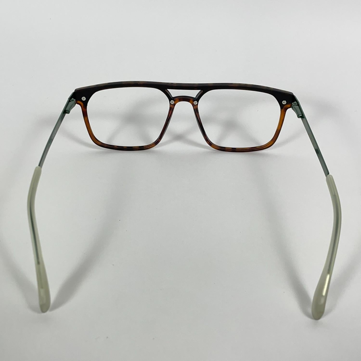 SteelGaze – Premium Gradient Frame
