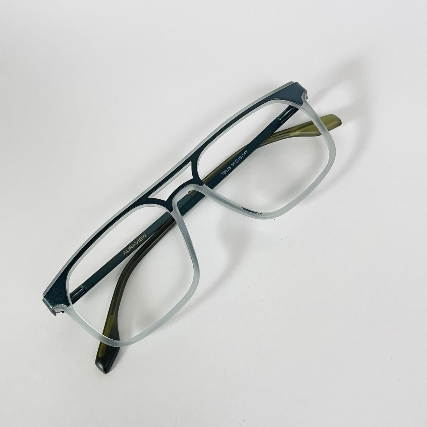 SteelGaze – Premium Gradient Frame
